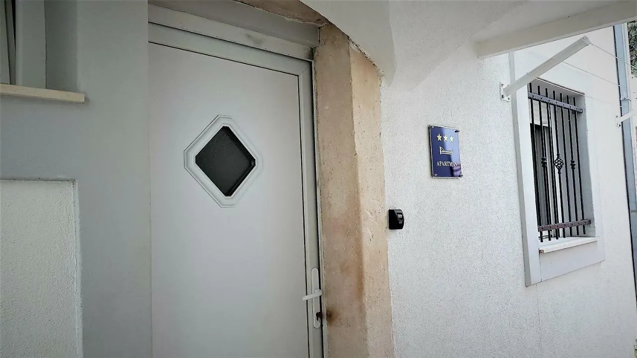 Karmen'S Apartment Two سبليت